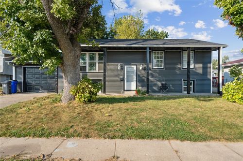 1638 47th St Ne, Cedar Rapids, IA, 52402-2428 | Card Image
