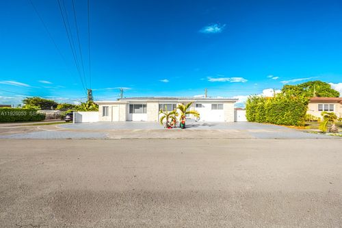 9365 Sw 44th St, Miami, FL, 33165-5825 | Card Image