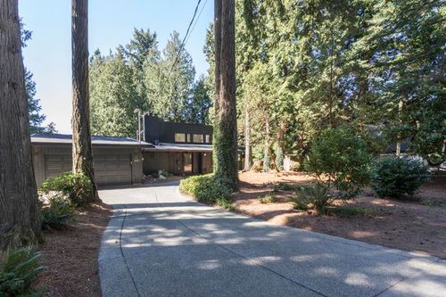 2601 Dogwood Dr, Surrey, BC, V4A3K4 | Card Image