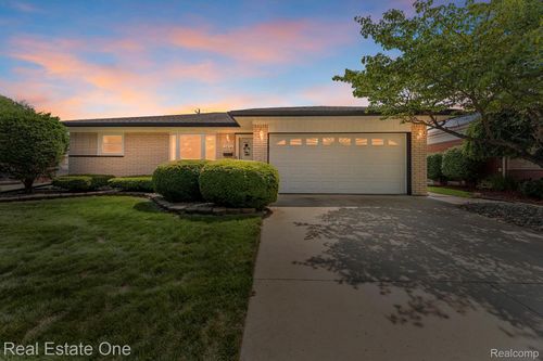 24701 Orchard St, Taylor, MI, 48180-5194 | Card Image