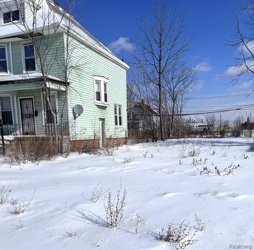 2140 Fairview St, Detroit, MI, 48214-3255 | Card Image