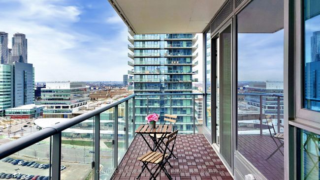 1602 - 7890 Jane St, Condo with 2 bedrooms, 2 bathrooms and 1 parking in Concord ON | Image 17