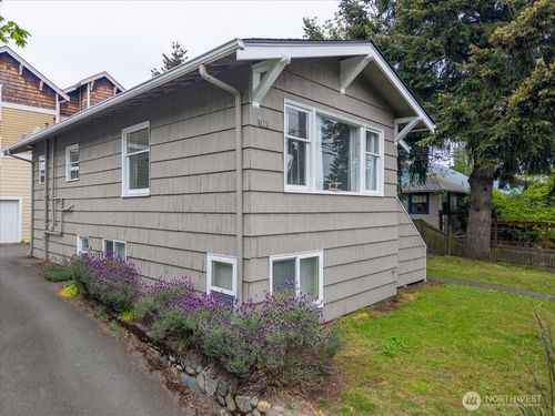 7945 9th Ave Sw, Seattle, WA, 98106-2108 | Card Image
