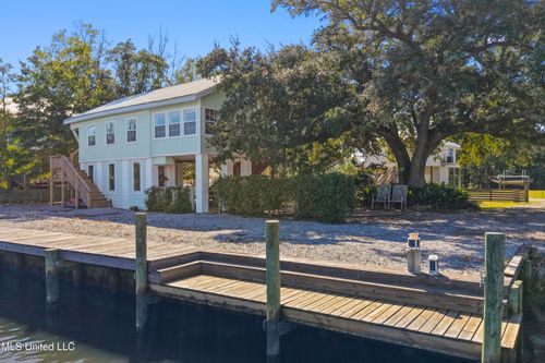 11046 New York St, Bay Saint Louis, MS, 39520-7087 | Card Image