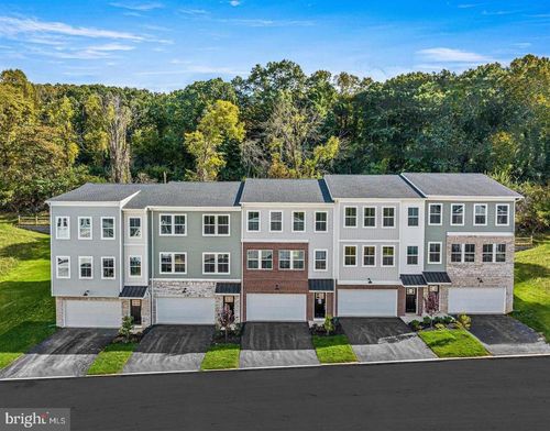 101 Four Leaf Dr, DOWNINGTOWN, PA, 19335-4054 | Card Image