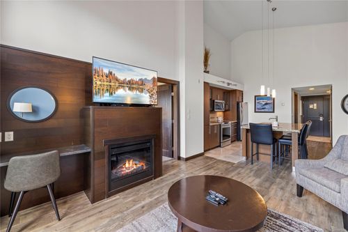 242d-1175 Resort Dr, Parksville, BC, V9P2E3 | Card Image