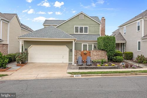 2924 Oakbury Ct, OAKTON, VA, 22124-1756 | Card Image