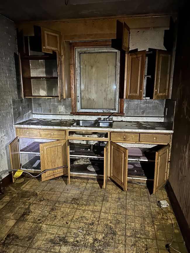 59 St Matthews Ave, House other with 0 bedrooms, 0 bathrooms and 2 parking in Hamilton ON | Image 11
