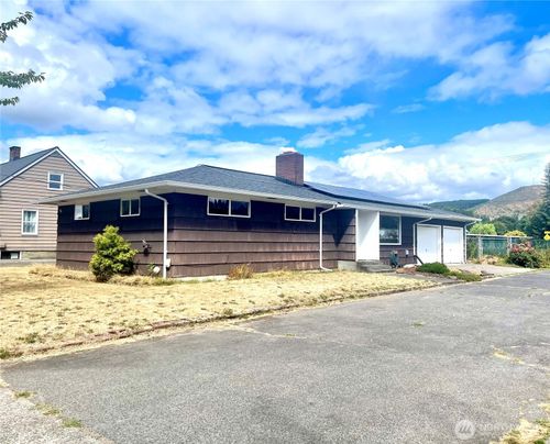 610 Front Ave Sw, Castle Rock, WA, 98611-8903 | Card Image