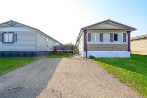8806 90 St, Grande Prairie, AB, T8X1V5 | Card Image