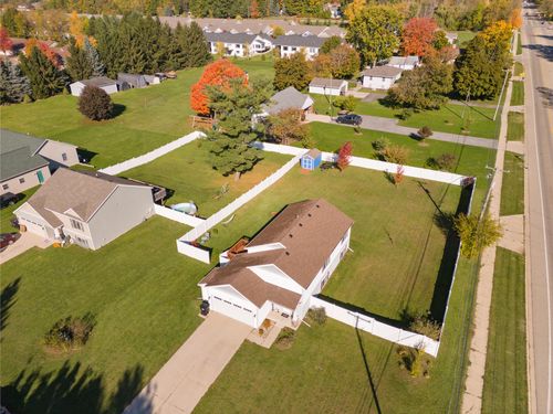 825 Amber Ridge Dr Sw, Byron Center, MI, 49315-9739 | Card Image