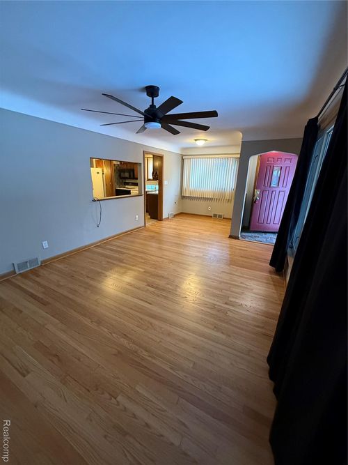 9683 Rosedale Blvd, Allen Park, MI, 48101-1305 | Card Image