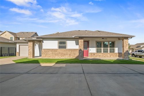 8011 Orizzonte St, Austin, TX, 78744-1220 | Card Image