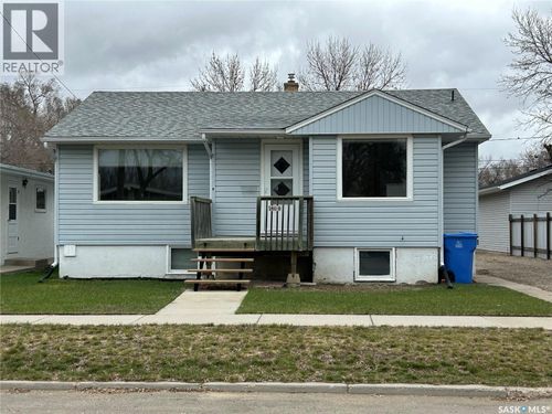 1809 2nd St, Estevan, SK, S4A0N4 | Card Image