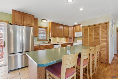 1007 Park Hill Dr, Rapid City, SD, 57701-5842 | Card Image