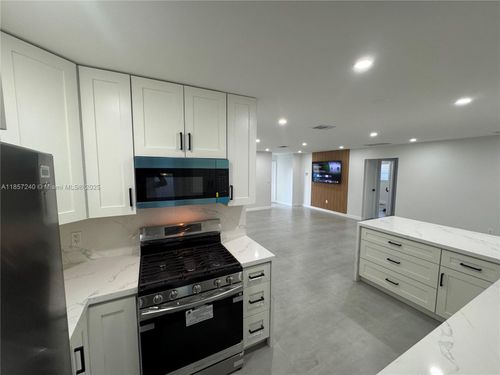 6861 24th St, Sunrise, FL, 33313-2815 | Card Image