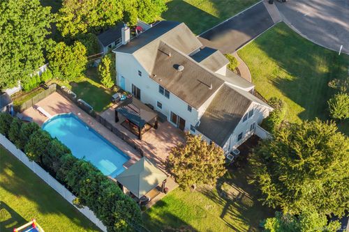 7 Pensdale Ct, Stony Brook, NY, 11790-2621 | Card Image