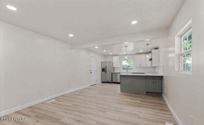 2021 3 Rd Rd, House other with 3 bedrooms, 2 bathrooms and null parking in Knoxville TN | Image 5