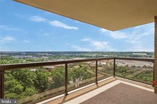 apt-1218-309 Yoakum Pkwy, ALEXANDRIA, VA, 22304-3949 | Card Image