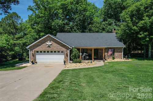 212 Turner Rd, Rutherfordton, NC, 28139-7689 | Card Image