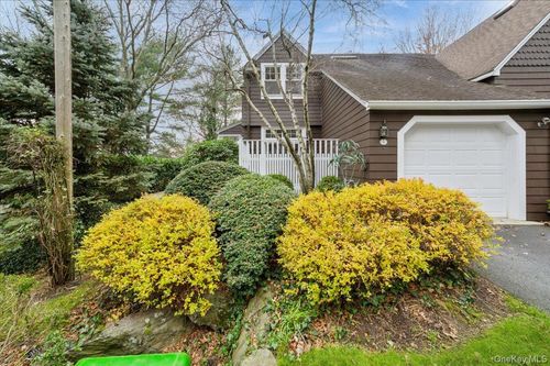 41-10 Old Jackson Ave, Hastings On Hudson, NY, 10706-3235 | Card Image