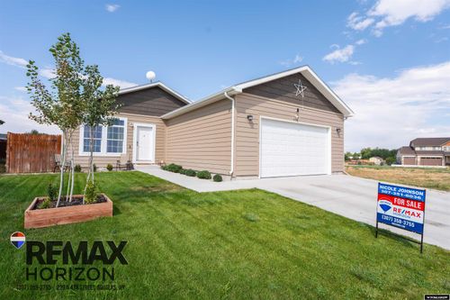 840 Flicker St, Douglas, WY, 82633-2509 | Card Image