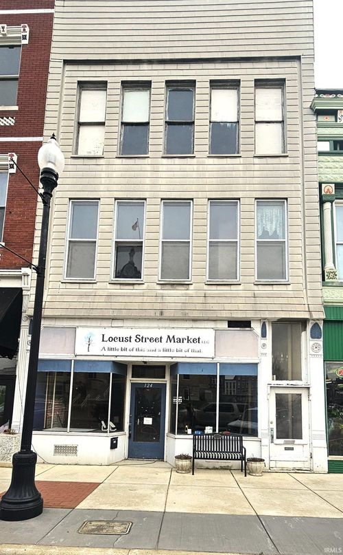 124 W Locust St, Boonville, IN, 47601-1520 | Card Image