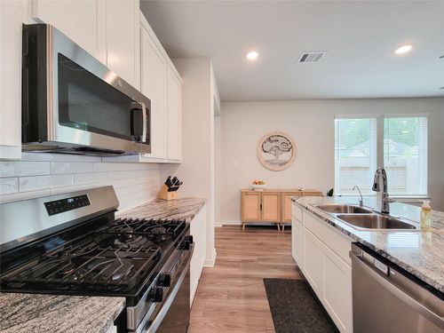 2818 Bluebonnet Ridge Dr, Conroe, TX, 77304-3377 | Card Image