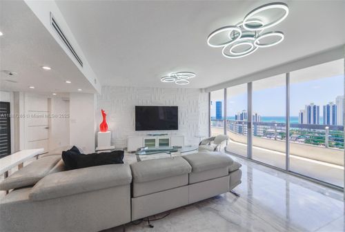 2707-19195 Mystic Pointe Dr, Aventura, FL, 33180-4510 | Card Image