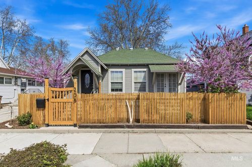 208 E 2nd St, Emmett, ID, 83617-2908 | Card Image
