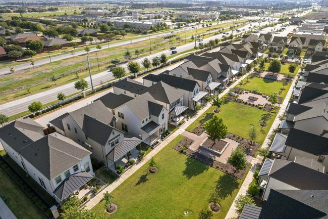 Aerial view with a residential view | Image 38