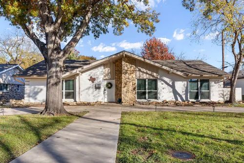 1706 Esquire Pl, Grand Prairie, TX, 75050-6311 | Card Image