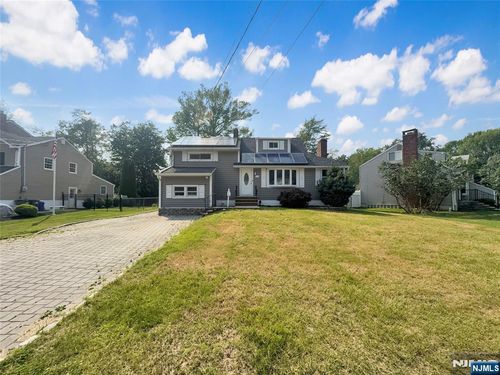 21 Meadow Dr, Little Falls, NJ, 07424-1310 | Card Image