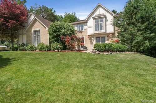 2979 River Valley Dr, Troy, MI, 48098-2394 | Card Image