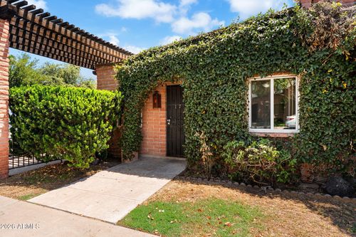 17-3002 N 32nd St, Phoenix, AZ, 85018-6869 | Card Image