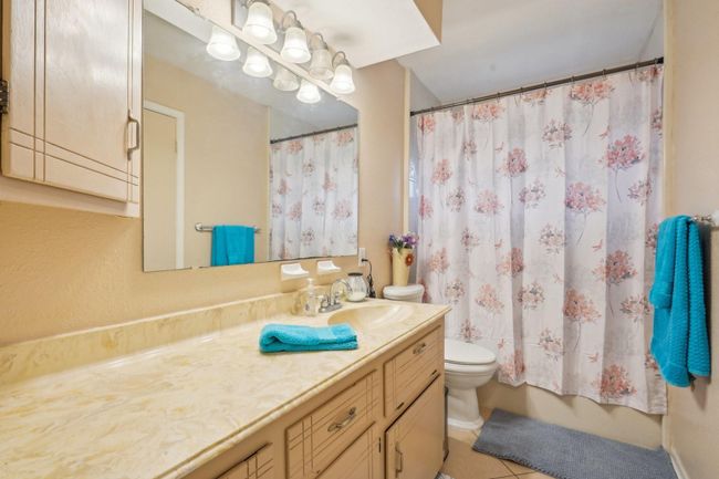Full bathroom in between the two secondary bedrooms. | Image 16