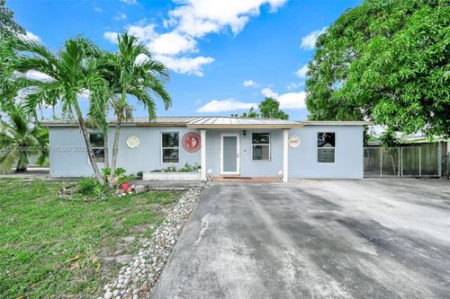 4020 E 10th Ave, Hialeah, FL, 33013-2914 | Card Image
