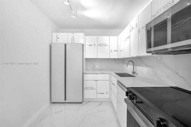APT-1108 - 20335 W Country Club Dr, Condo with 2 bedrooms, 2 bathrooms and null parking in Aventura FL | Image 9