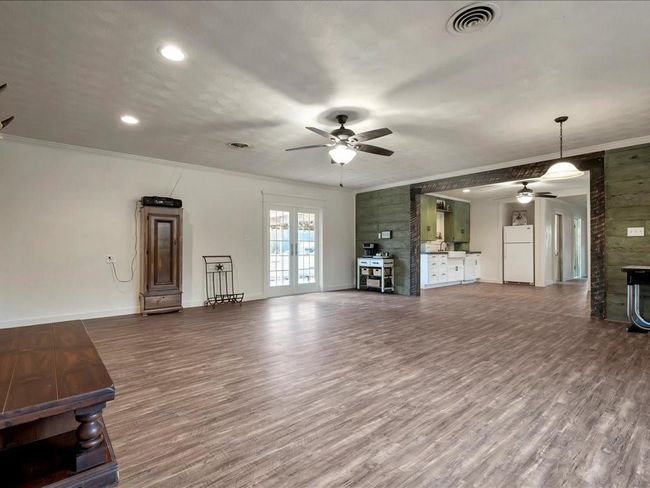 921 S Market St, House other with 3 bedrooms, 2 bathrooms and 4 parking in Grapeland TX | Image 14