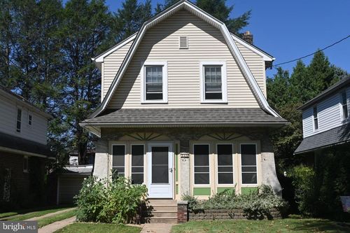 215 W Dupont St, RIDLEY PARK, PA, 19078-3207 | Card Image