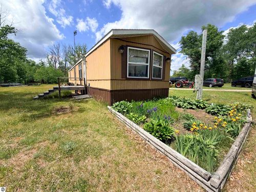 13201 5th Ave, Marion, MI, 49665-8371 | Card Image