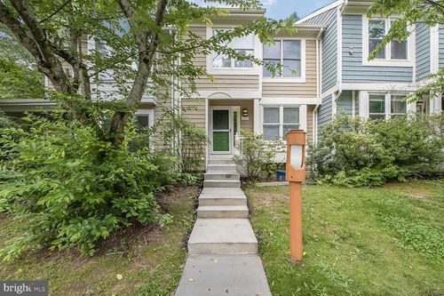 1657 Oak Spring Way, Reston, VA, 20190-4922 | Card Image