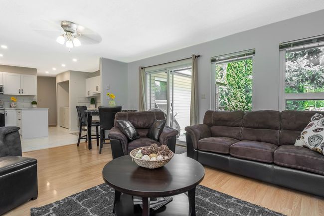 201 - 27411 28 Ave, Townhouse with 2 bedrooms, 1 bathrooms and 1 parking in Aldergrove BC | Image 9