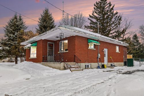 2 St Polycarp St, Moose Creek, ON, K0C1W0 | Card Image
