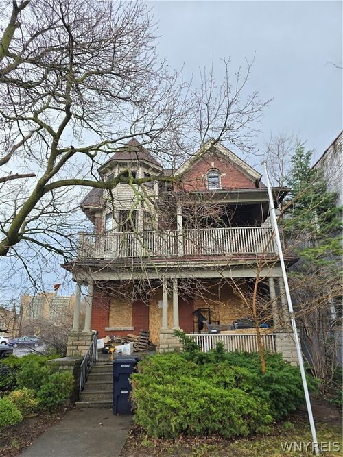 729 Main St, Niagara Falls, NY, 14301-1753 | Card Image