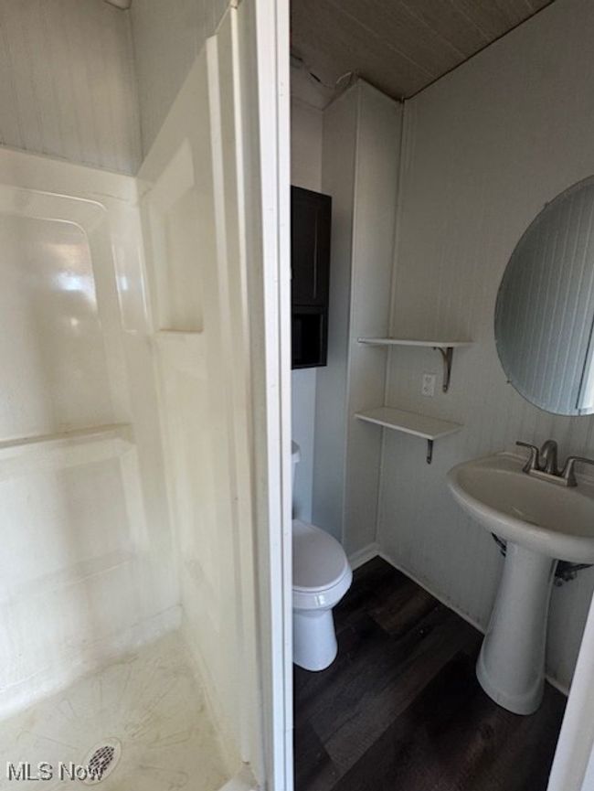Studio Unit Full Bath | Image 4