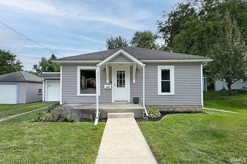 109 W Felicity St, Angola, IN, 46703-2108 | Card Image