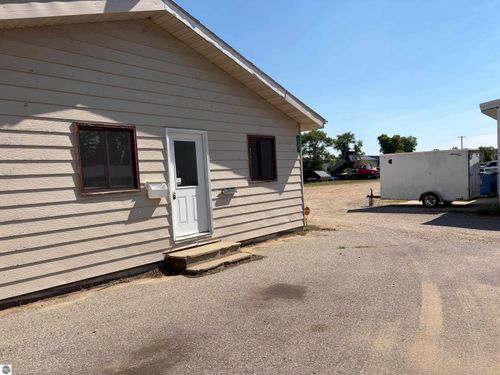 4049 "B" Northwind Dr, Mt Pleasant, MI, 48858-5612 | Card Image