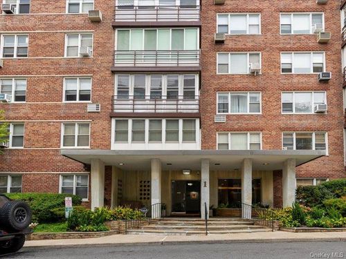 1d-1 Washington Square, Mamaroneck, NY, 10538 | Card Image