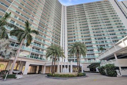 401-100 Bayview Dr, Sunny Isles Beach, FL, 33160-4781 | Card Image